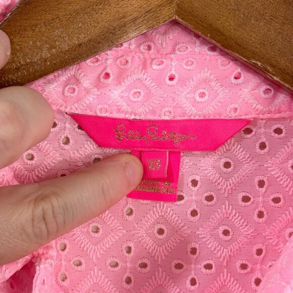 Lilly Pulitzer Sea Breeze Eyelet Button Down Top Pink Blossom Womens Size XS - Picture 4 of 12